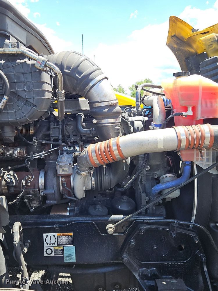 image for item OK9922 2020 Kenworth T680 semi truck