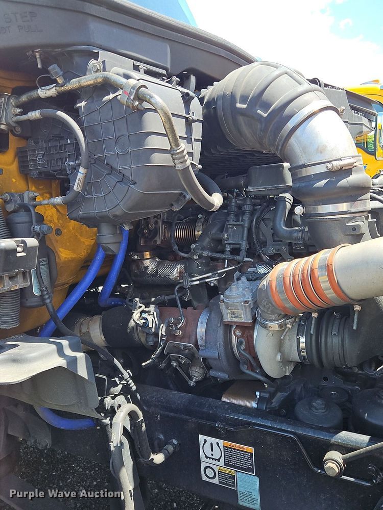 image for item OK9922 2020 Kenworth T680 semi truck