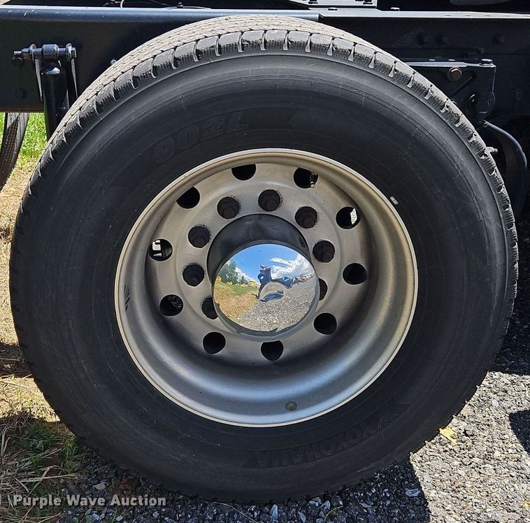 image for item OK9922 2020 Kenworth T680 semi truck