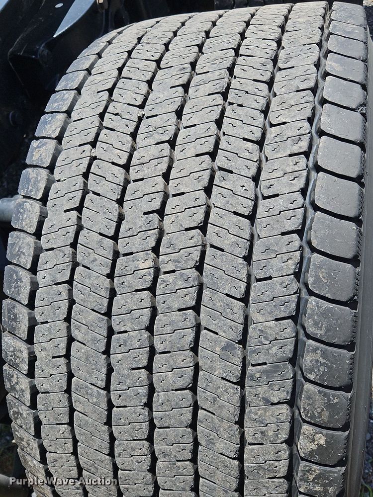 image for item OK9922 2020 Kenworth T680 semi truck