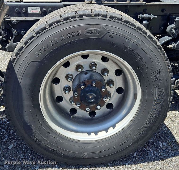 image for item OK9922 2020 Kenworth T680 semi truck