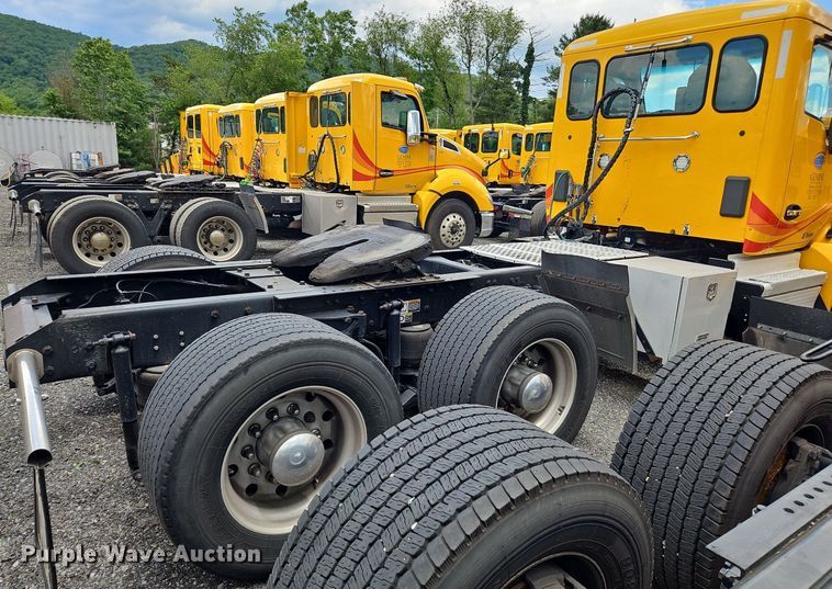 image for item OK9923 2019 Kenworth T680 semi truck