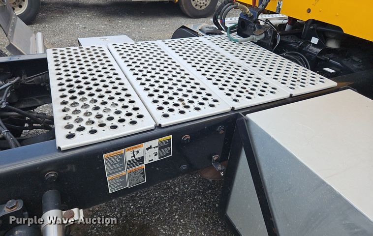 image for item OK9923 2019 Kenworth T680 semi truck