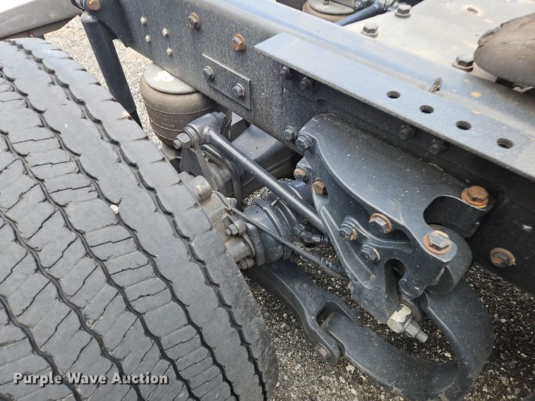 image for item OK9923 2019 Kenworth T680 semi truck