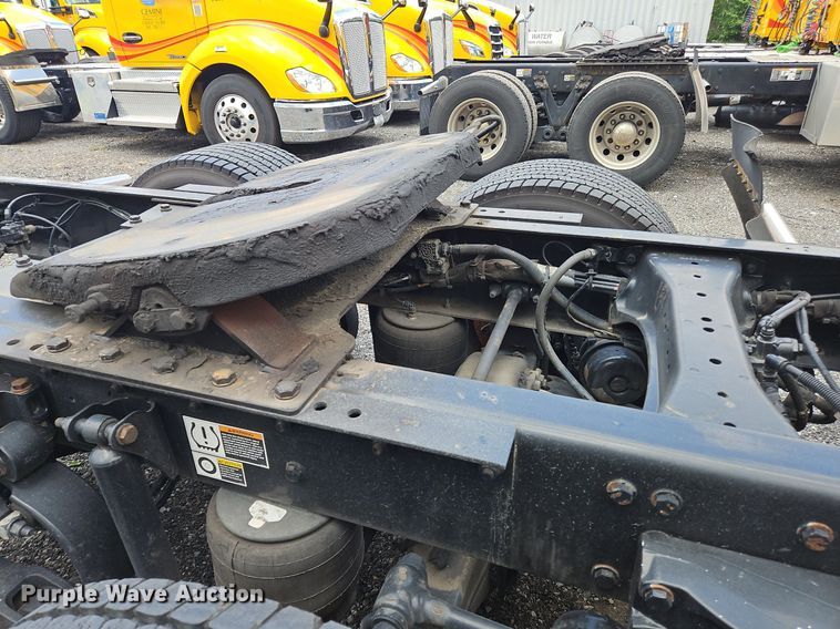 image for item OK9923 2019 Kenworth T680 semi truck