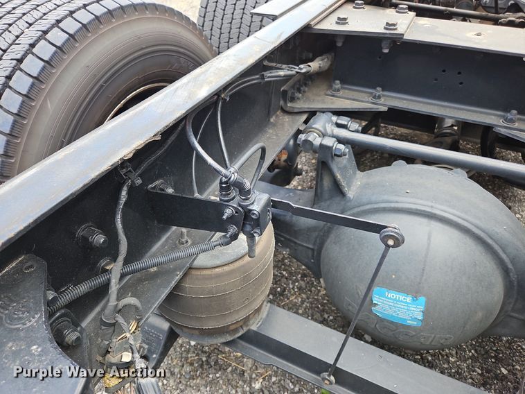 image for item OK9923 2019 Kenworth T680 semi truck