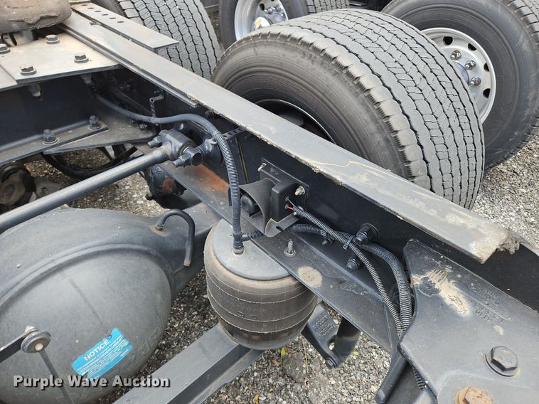 image for item OK9923 2019 Kenworth T680 semi truck