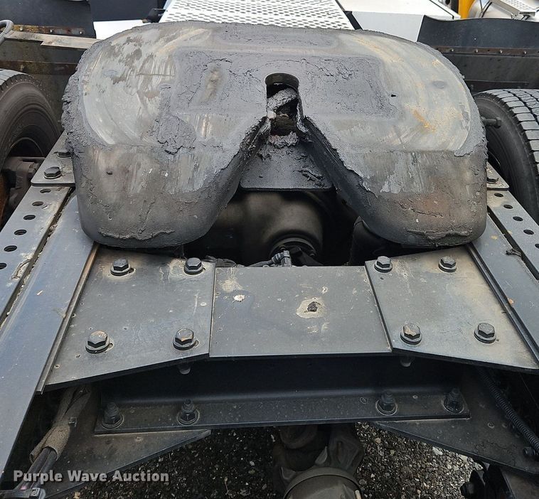 image for item OK9923 2019 Kenworth T680 semi truck