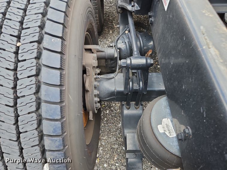 image for item OK9923 2019 Kenworth T680 semi truck