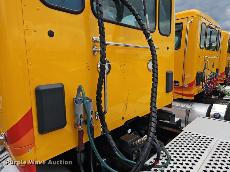 image for item OK9923 2019 Kenworth T680 semi truck