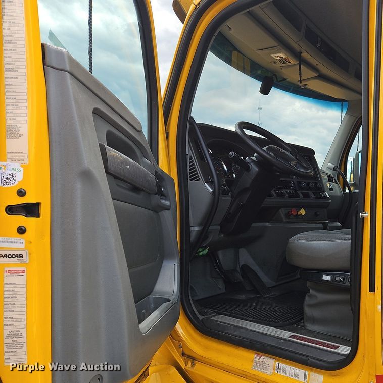 image for item OK9923 2019 Kenworth T680 semi truck