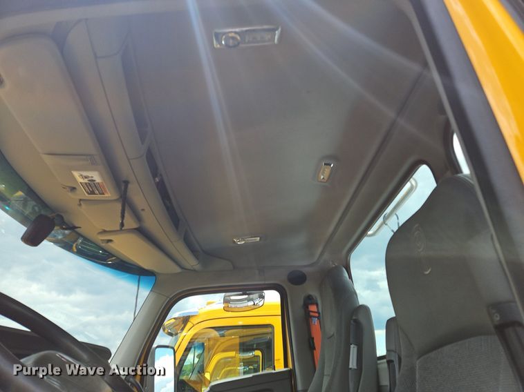 image for item OK9923 2019 Kenworth T680 semi truck