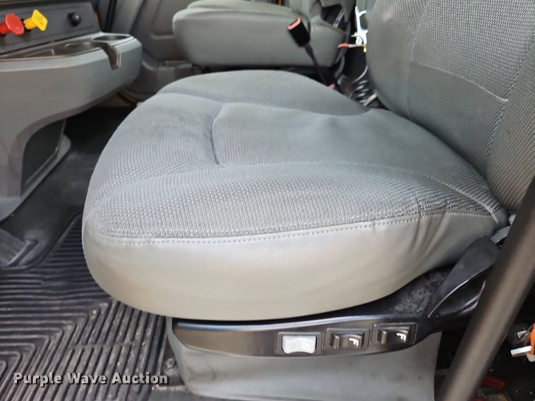 image for item OK9923 2019 Kenworth T680 semi truck