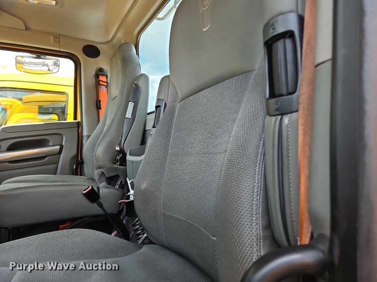 image for item OK9923 2019 Kenworth T680 semi truck