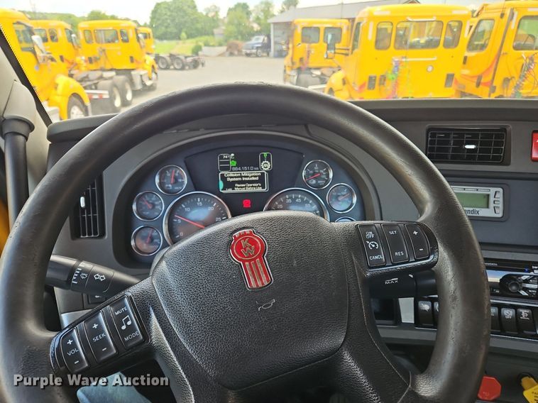 image for item OK9923 2019 Kenworth T680 semi truck