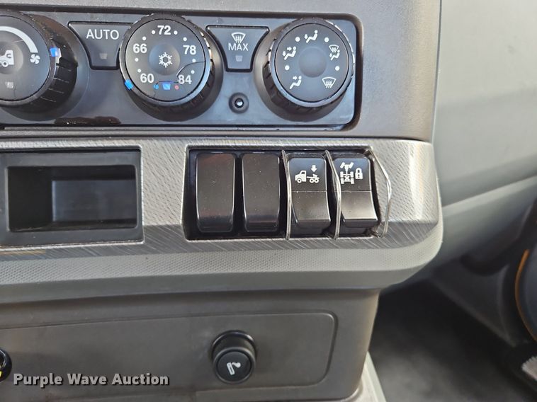 image for item OK9923 2019 Kenworth T680 semi truck