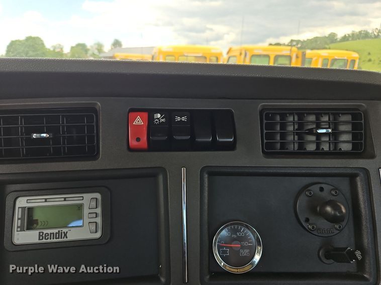 image for item OK9923 2019 Kenworth T680 semi truck