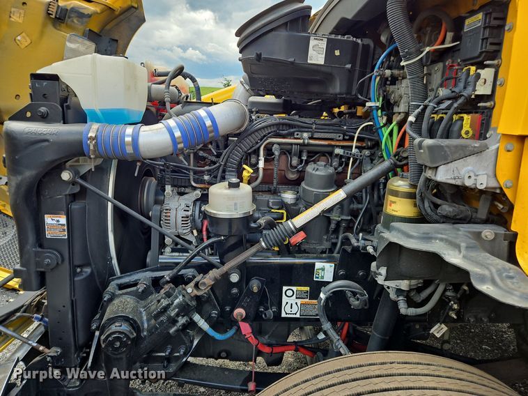 image for item OK9923 2019 Kenworth T680 semi truck