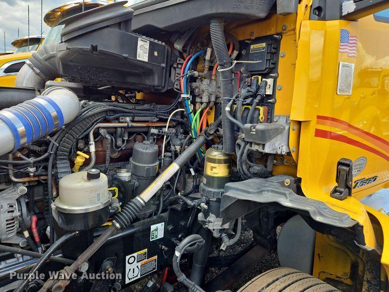 image for item OK9923 2019 Kenworth T680 semi truck