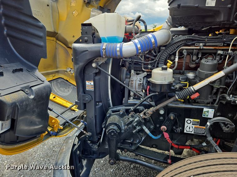 image for item OK9923 2019 Kenworth T680 semi truck