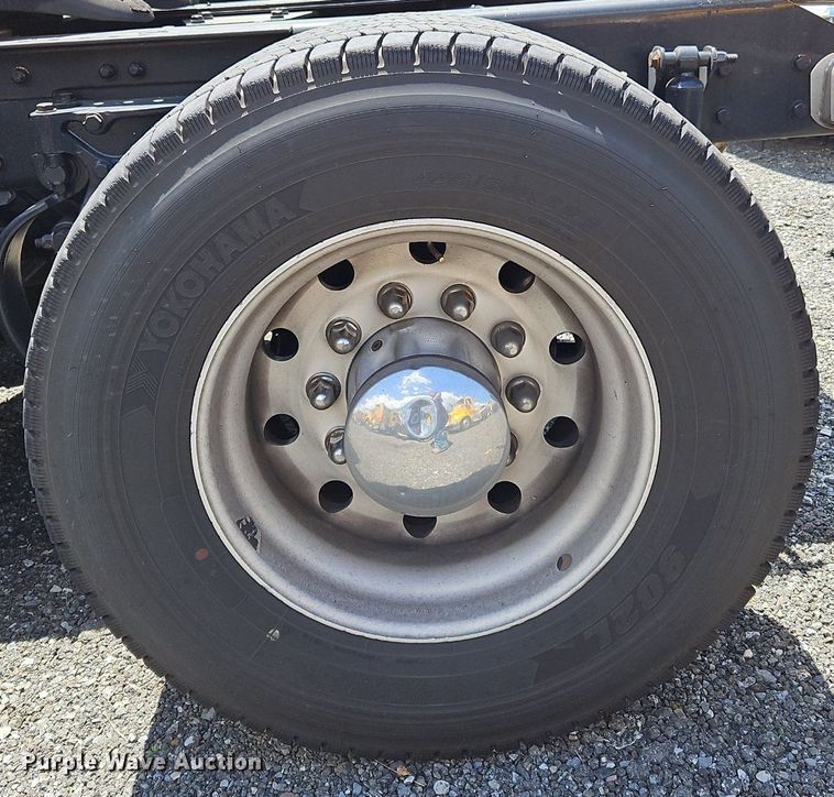 image for item OK9923 2019 Kenworth T680 semi truck