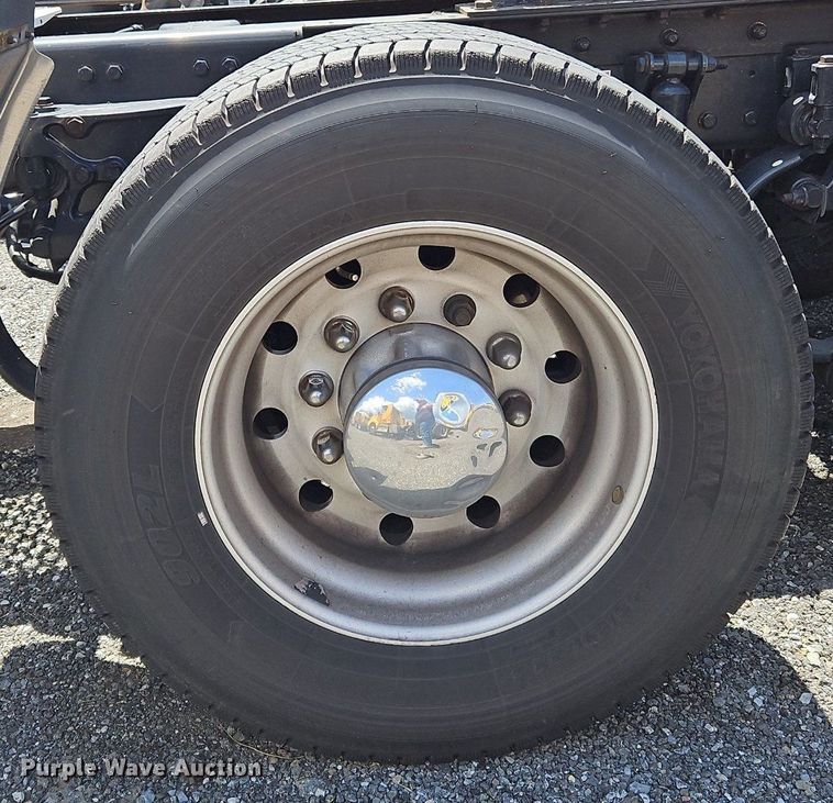 image for item OK9923 2019 Kenworth T680 semi truck