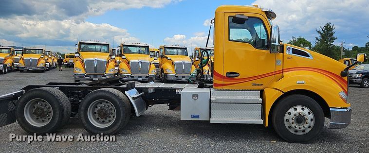 image for item OK9924 2020 Kenworth  T680 semi truck
