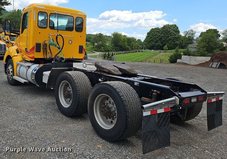 image for item OK9924 2020 Kenworth  T680 semi truck