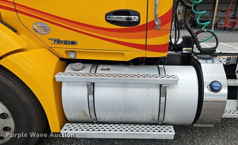 image for item OK9924 2020 Kenworth  T680 semi truck