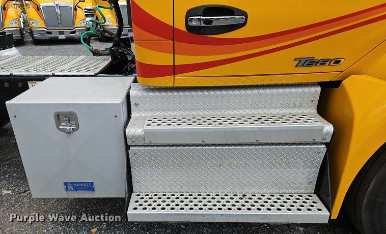 image for item OK9924 2020 Kenworth  T680 semi truck