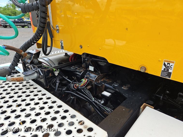 image for item OK9924 2020 Kenworth  T680 semi truck