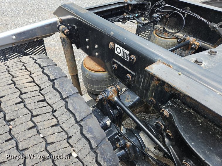 image for item OK9924 2020 Kenworth  T680 semi truck