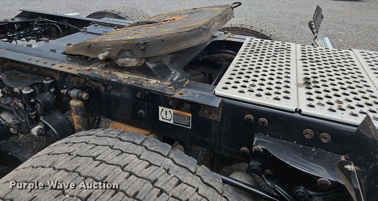 image for item OK9924 2020 Kenworth  T680 semi truck