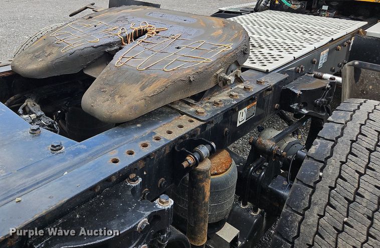 image for item OK9924 2020 Kenworth  T680 semi truck