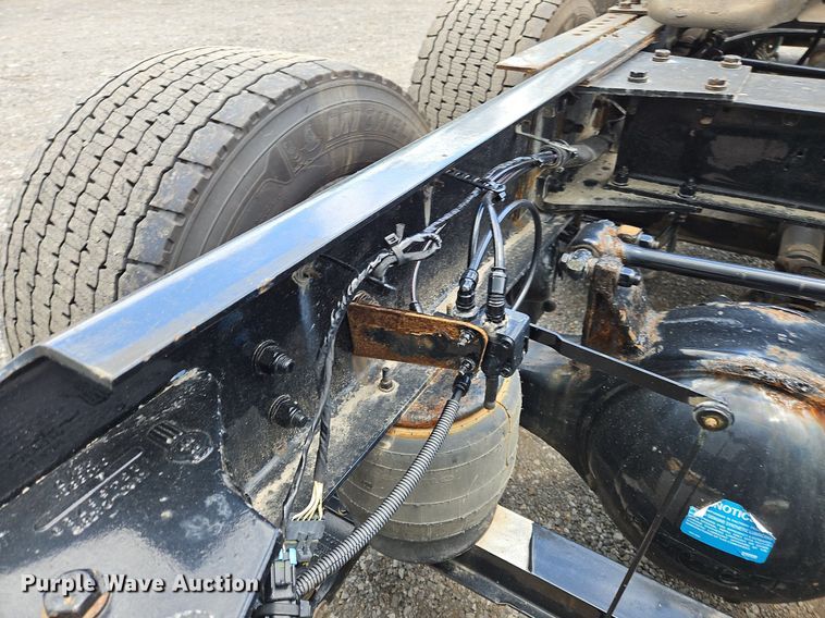 image for item OK9924 2020 Kenworth  T680 semi truck