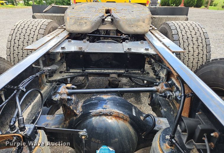 image for item OK9924 2020 Kenworth  T680 semi truck