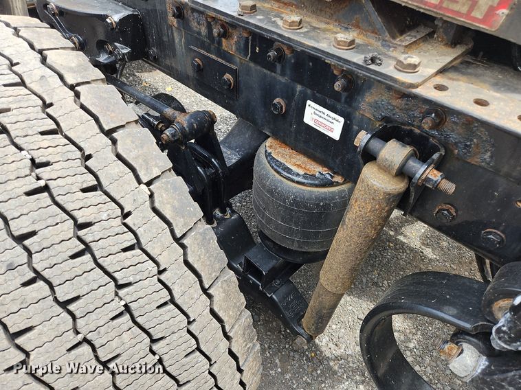 image for item OK9924 2020 Kenworth  T680 semi truck