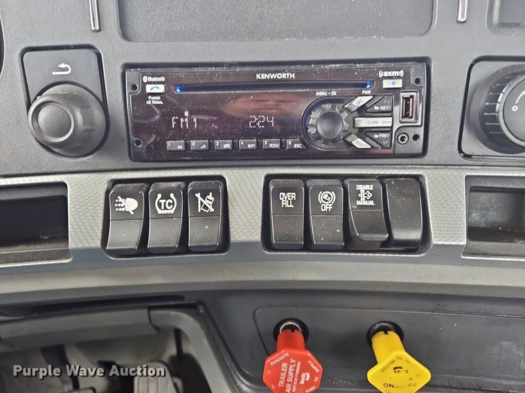 image for item OK9924 2020 Kenworth  T680 semi truck