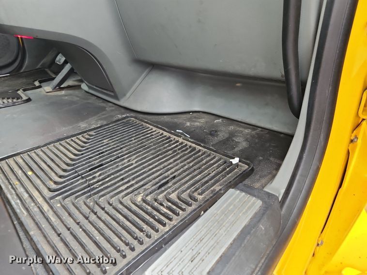 image for item OK9924 2020 Kenworth  T680 semi truck