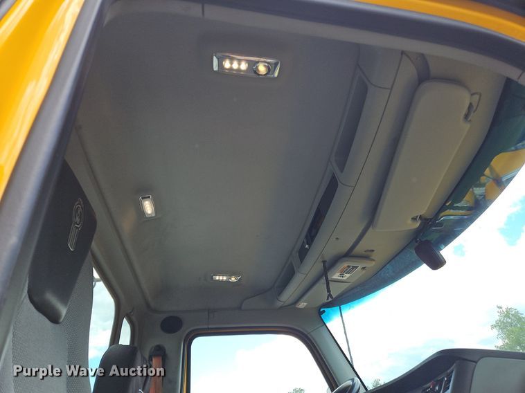 image for item OK9924 2020 Kenworth  T680 semi truck