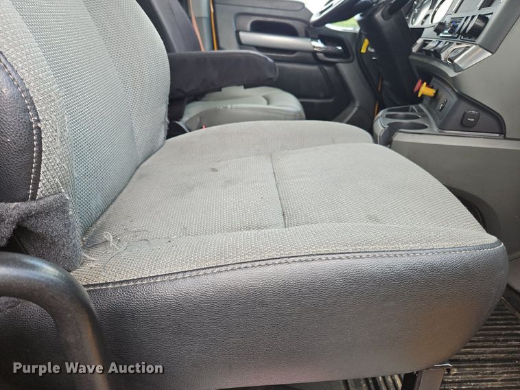 image for item OK9924 2020 Kenworth  T680 semi truck