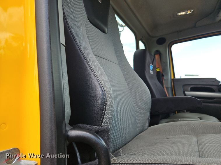 image for item OK9924 2020 Kenworth  T680 semi truck