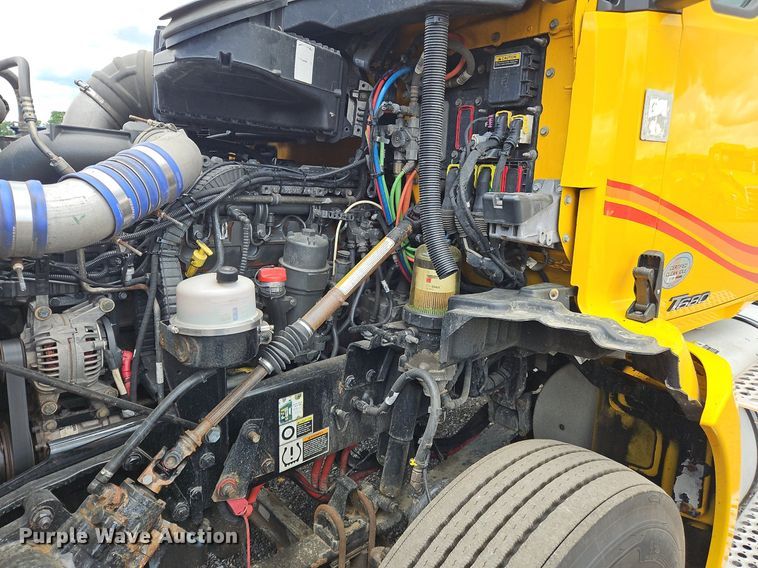 image for item OK9924 2020 Kenworth  T680 semi truck