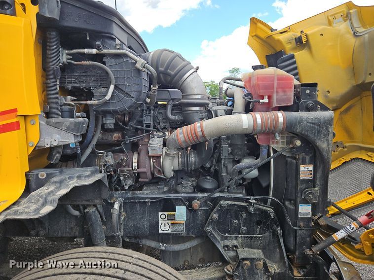 image for item OK9924 2020 Kenworth  T680 semi truck