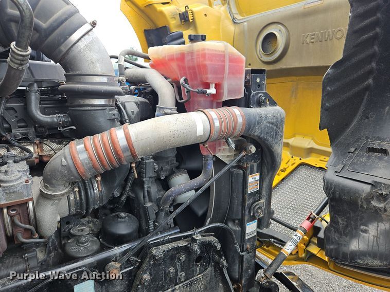 image for item OK9924 2020 Kenworth  T680 semi truck