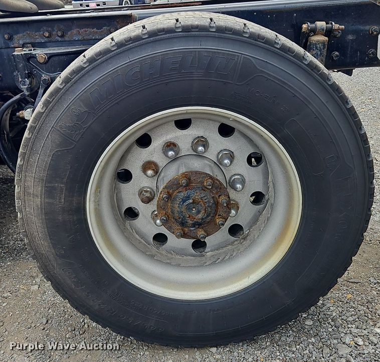 image for item OK9924 2020 Kenworth  T680 semi truck