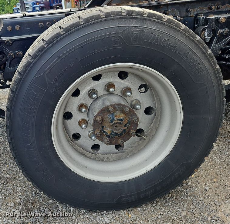 image for item OK9924 2020 Kenworth  T680 semi truck