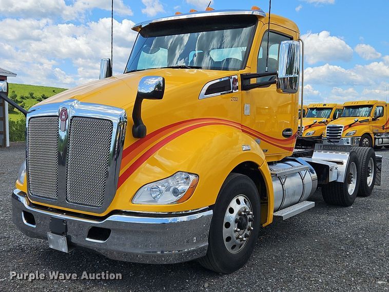 image for item OK9925 2020 Kenworth  T680 semi truck