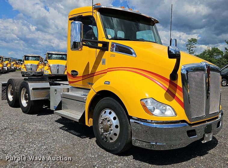 image for item OK9925 2020 Kenworth  T680 semi truck