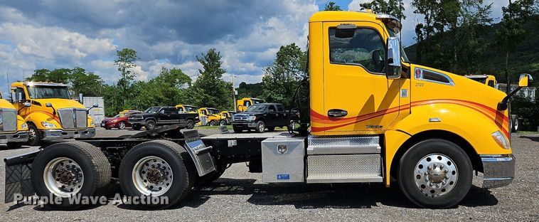 image for item OK9925 2020 Kenworth  T680 semi truck